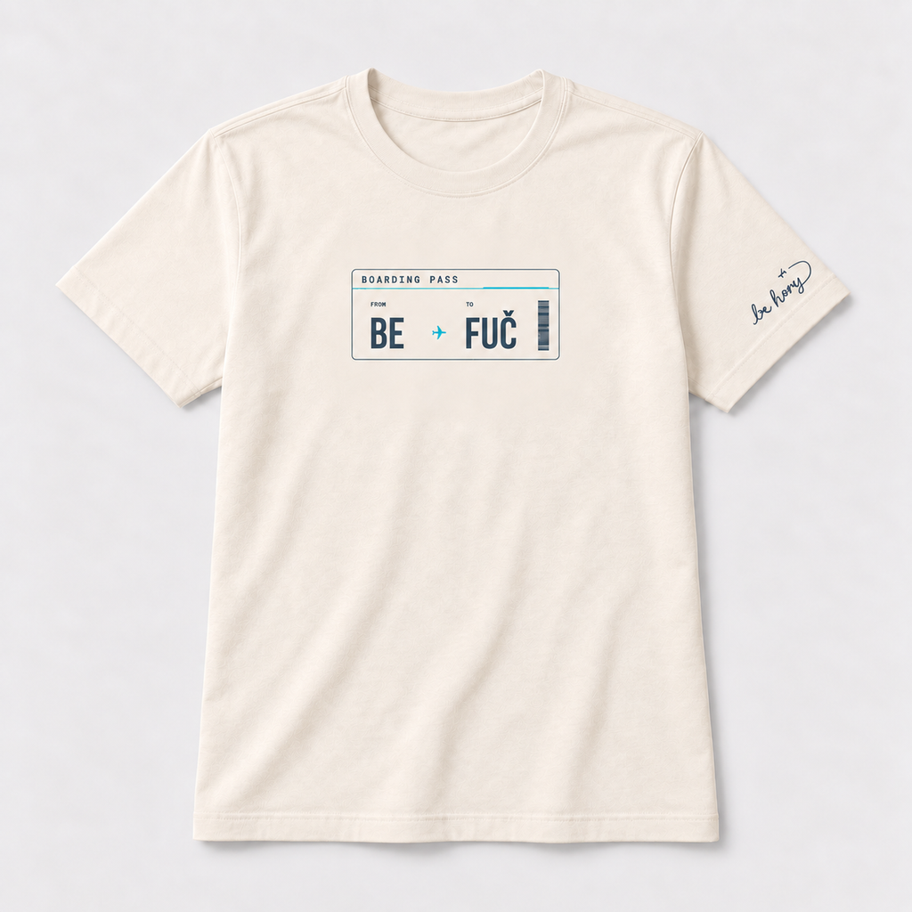 BE ✈️ FUČ – Pánské cestovatelské tričko