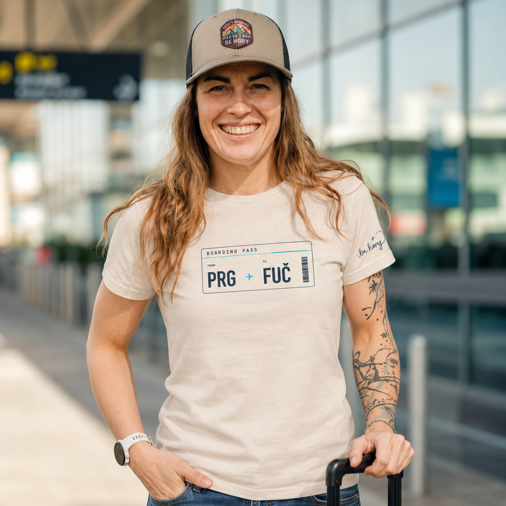 PRG ✈️ FUČ – Dámské cestovatelské tričko
