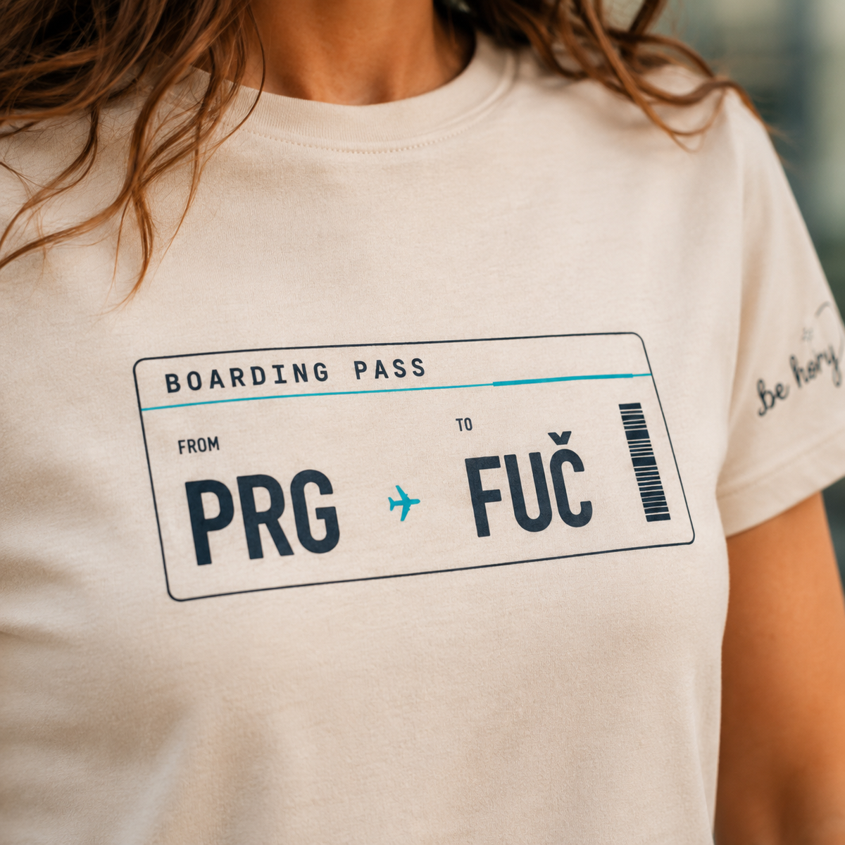 PRG ✈️ FUČ – Dámské cestovatelské tričko